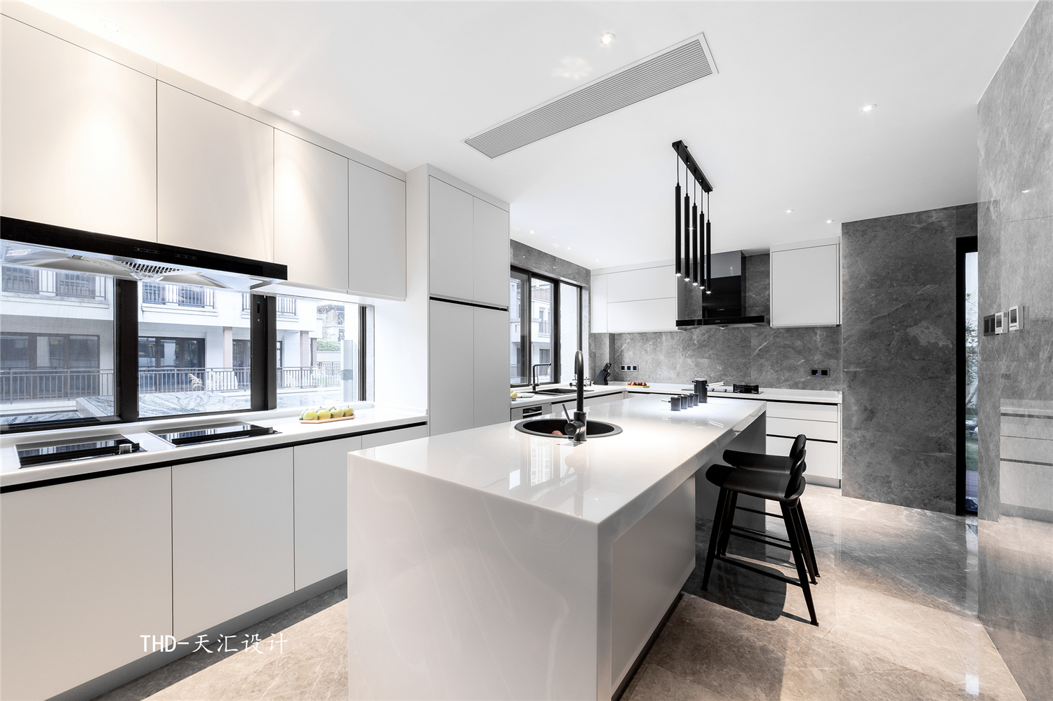 現(xiàn)代極簡(jiǎn)風(fēng)格廚房的專(zhuān)業(yè)設(shè)計(jì)——以天匯設(shè)計(jì)游小華別墅為例