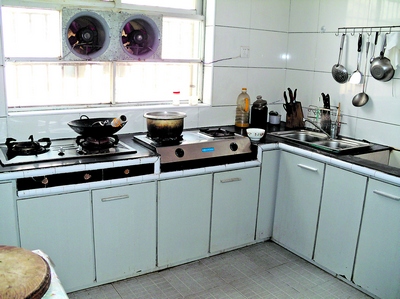 廚房專(zhuān)業(yè)設(shè)計(jì) 從“母親換鍋”新聞看空間布局與生活品質(zhì)提升